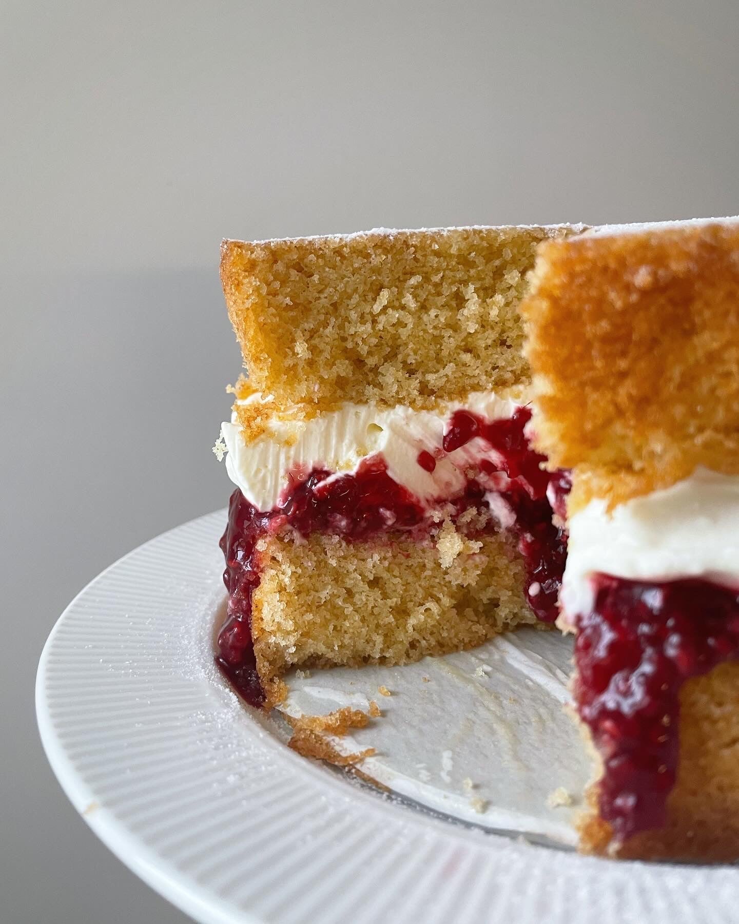 Victoria Sandwich - Whole